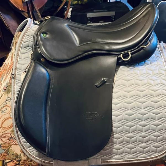 Valerie Kanavy Endurance Saddle || 18" Seat || #4 Spring Tree
