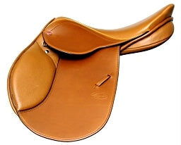 Courbette || Alpina Jump Saddle || 17.5 Medium Tree