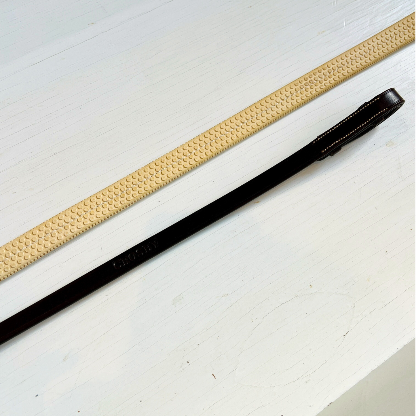Crosby Rubber Reins- Sherry/White || DISCONTINUED